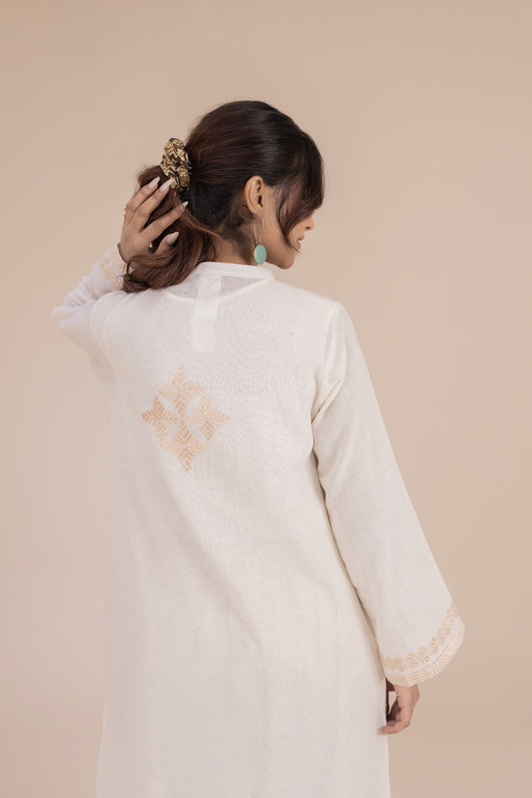 Ivory Kurta with Jisti Embroidery