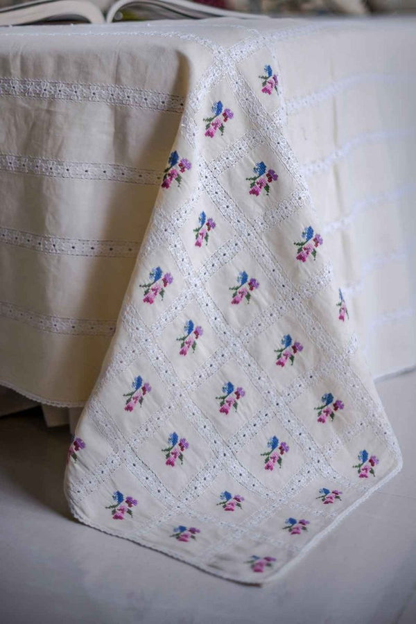 Crochet Tarkashi Bed Sheet